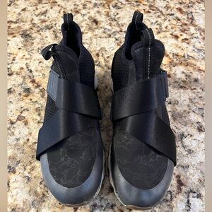 Sorel kinetic sneaker Women’s Size 8.5 Black On Black